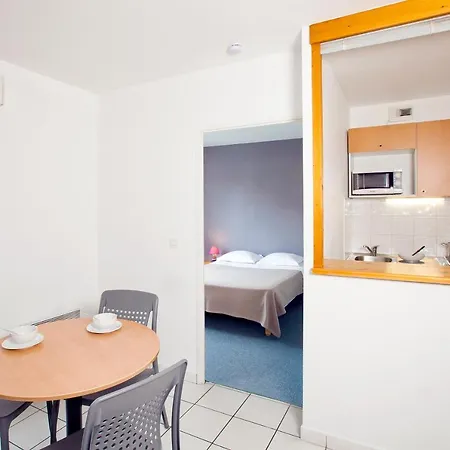 Séjours&affaires Annecy Le Pont Neuf Appart hôtel 2*