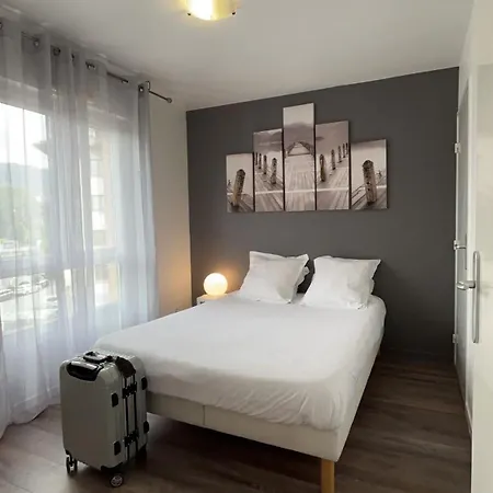 Séjours&affaires Annecy Le Pont Neuf Appart hôtel