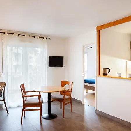 Sejours & Affaires Annecy Le Pont Neuf Lägenhetshotell 2*