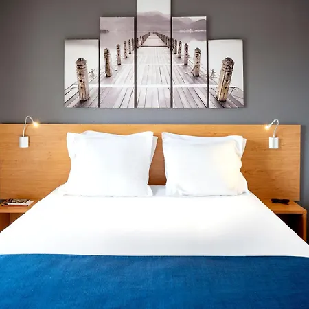 Appart hôtel Séjours&affaires Annecy Le Pont Neuf 2*