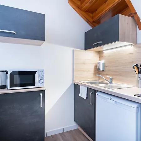 Aparthotel Sejours & Affaires Annecy Le Pont Neuf 2*