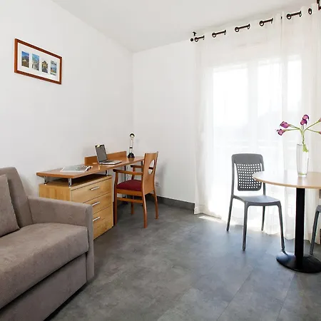Séjours&affaires Annecy Le Pont Neuf Appart hôtel Cran-Gevrier