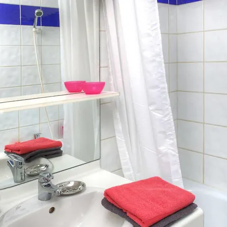 Séjours&affaires Annecy Le Pont Neuf Appart hôtel 2*