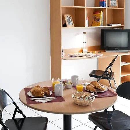 Lägenhetshotell Sejours & Affaires Annecy Le Pont Neuf 2*