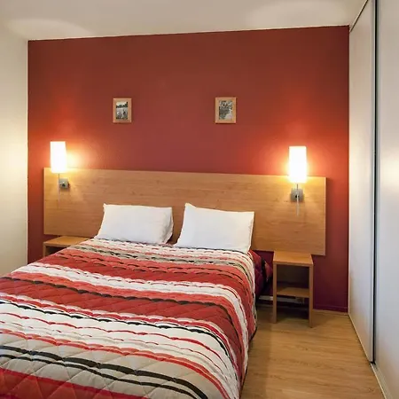 Appart hôtel Séjours&affaires Annecy Le Pont Neuf 2*