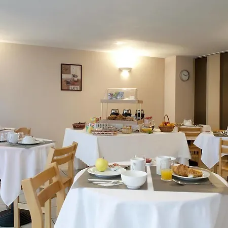 Lägenhetshotell Sejours & Affaires Annecy Le Pont Neuf 2*